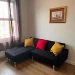 2 Bed Flat In Canning Town